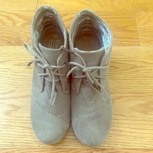 🎉Toms suede wedges🎉